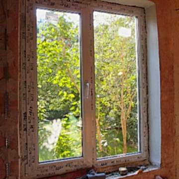 г. Голицыно, установка окон в жилом доме.
Профиль Rehau Blitz 60 мм, фурнитура ROTO, откосы.