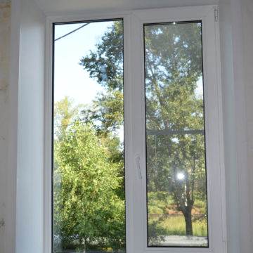 г. Голицыно, установка окон в жилом доме.
Профиль Rehau Blitz 60 мм, фурнитура ROTO, откосы.